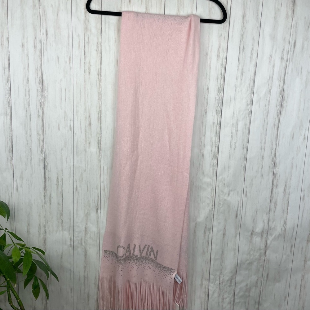 Calvin Klein NWT baby pink fringe scarf - Picture 2 of 5